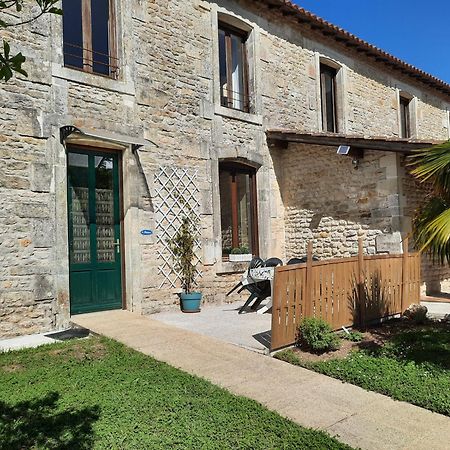 Domaine De Fontsauzine - Gites Et Chambre D'Hotes Genouille  ภายนอก รูปภาพ