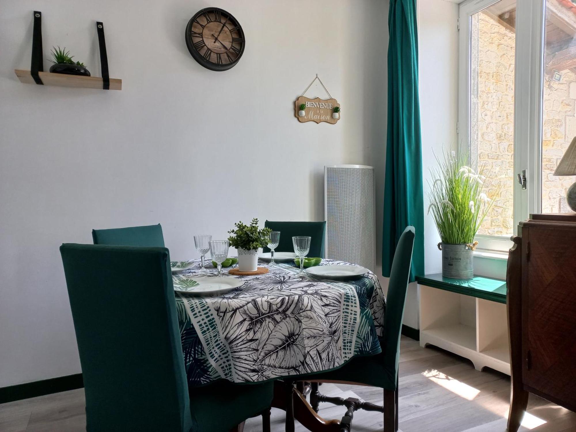 Domaine De Fontsauzine - Gites Et Chambre D'Hotes Genouille  ภายนอก รูปภาพ