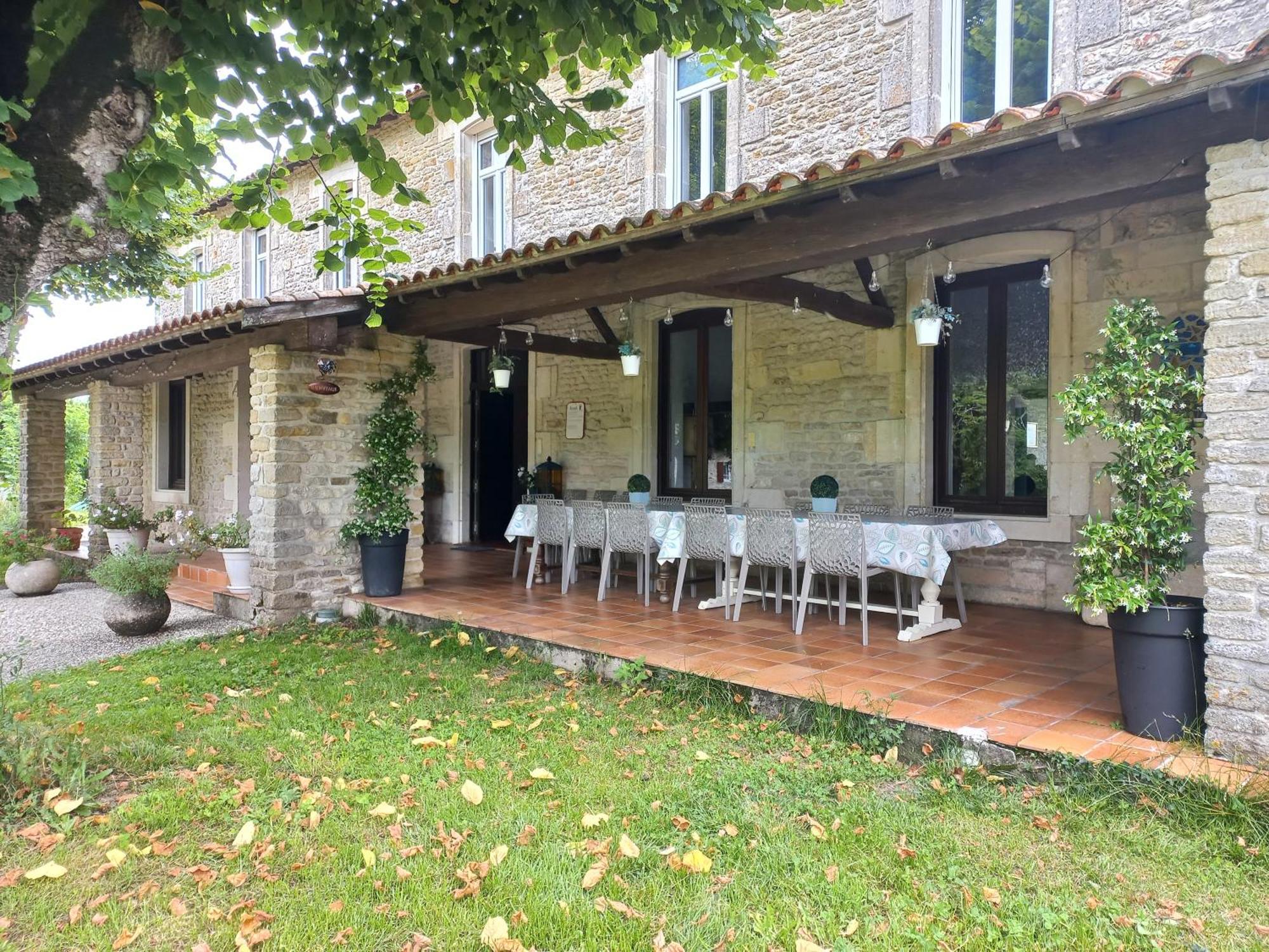 Domaine De Fontsauzine - Gites Et Chambre D'Hotes Genouille  ภายนอก รูปภาพ